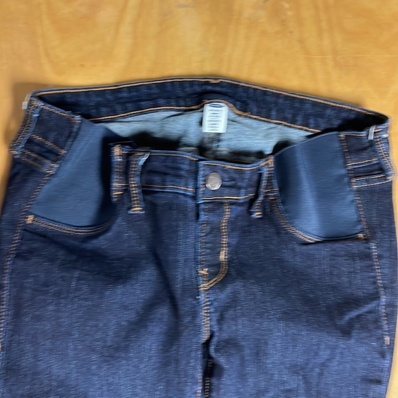 Old Navy maternity jeans size 8 - Picture 2 of 6